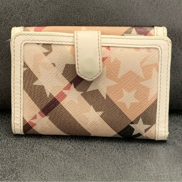 BURBERRY Nova Printed Stars Wallet with ID Window - Picture 10 of 17